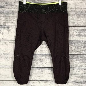 LULULEMON Athletica Capri Leggings Size 8